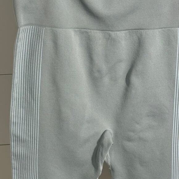 Bailey 44 two piece workout set NWT size large Blue/Grey - Picture 3 of 5